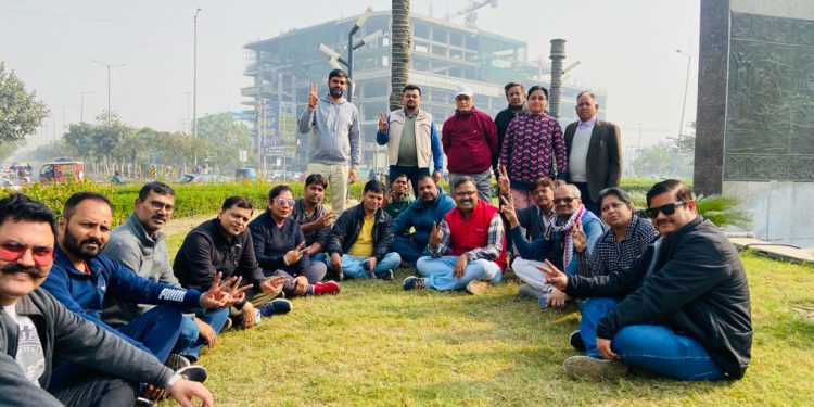 ग्रेटर नोएडा वेस्ट में घर खरीददार आंदोलन की कोर टीम ने की बैठक, मेट्रो पर जारी रहेगा आंदोलन