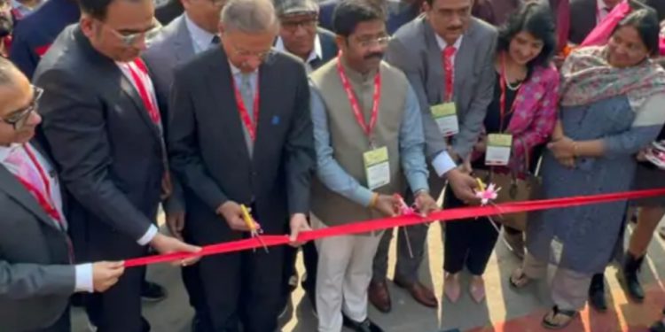 इंडिया एक्सपो मार्ट में दुनिया के सबसे बड़े पेपर शो का औद्योगिक मंत्री ने किया शुभारंभ, अखिलेश यादव को लेकर ये कही बड़ी बात…