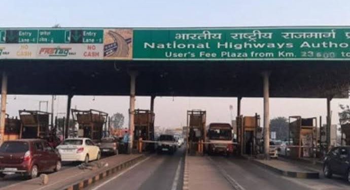किसान यूनियन की आड़ में टोल प्लाजा पर कॉमर्शियल वाहनों के लिए ट्रांसपोर्टरो की गुंडागर्दी