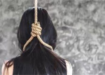 नौकरी के लिए हिमाचल से यूपी आई महिला ने मथुरा में की खुदकुशी, फंदे से लटकती मिली लाश