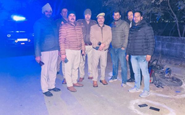 Noida Encounter: पुलिस-लुटेरों के बीच मुठभेड़, एक बदमाश गिरफ्तार; अंधेरे का फायदा उठाकर साथी हुआ फरार