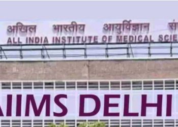 दिल्ली एम्स की दूसरी मंजिल पर लगी आग, फर्नीचर और फाइलों को पहुंचा नुकसान