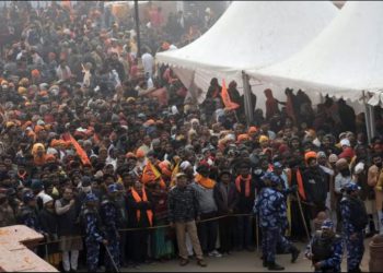 अयोध्या: रिकॉर्ड बना गया राम भक्तों का जनसैलाब, पहले दिन 5 लाख लोगों ने किए रामलला के दर्शन