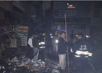 बदरपुर इलाके में सिलेंडर रिफिलिंग की दुकान में लगी आग, एक के बाद एक हुए कई धमाके