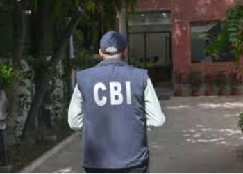 सीबीआइ की असम, त्रिपुरा, मणिपुर और दिल्ली समेत 16 ठिकानों पर छापेमारी, सात रेलवे अधिकारी-निजी फर्म पर मुकदमा