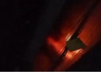 दिल्ली की गांधी नगर मार्केट में लगी आग, चार दुकानें जलकर हुईं राख