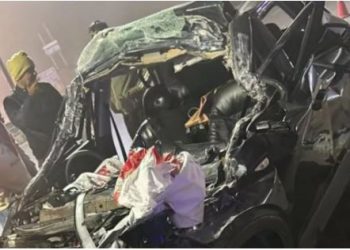 दिल्ली पुलिस के दो इंस्पेक्टर की सड़क हादसे में मौत, वाहन की टक्कर के बाद गाड़ी में फंसे रह गए दोनों