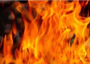 ठंड से बचने के लिए चारपाई के नीचे जलाई थी आग, दो जुड़वा बहनों की जलकर मौत