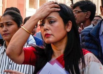 महुआ मोइत्रा को सरकारी बंगला खाली नहीं करने पर कारण बताओ नोटिस, डीओई ने तीन दिन के भीतर मांगा जवाब