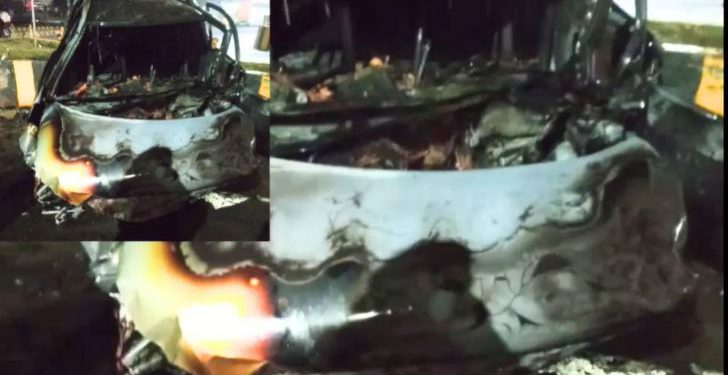 नोएडा में डिवाइडर से टकराई कार में लगी आग, अंदर फंसा युवक बुरी तरह झुलसा; मौत