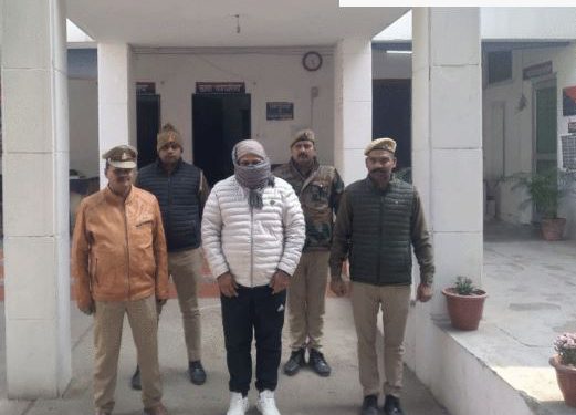 नोएडा पुलिस ने कुख्यात बदमाश रवि काना के खिलाफ गैंगस्टर एक्ट में किया मुकदमा दर्ज, मॉल की पार्किंग में लड़की से गैंगरेप का आरोप, 3 गिरफ्तार