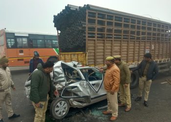 घने कोहरे के चलते दस गाड़ियां आपस में टकराई, आधा दर्जन लोग घायल