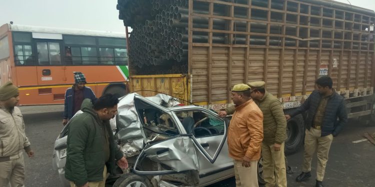 घने कोहरे के चलते दस गाड़ियां आपस में टकराई, आधा दर्जन लोग घायल