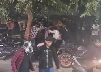 पहले मोमोज लेने को लेकर छात्रों के दो गुट भिड़े, गाली गलौज उसके साथ हुई मारपीट, वीडियो वायरल