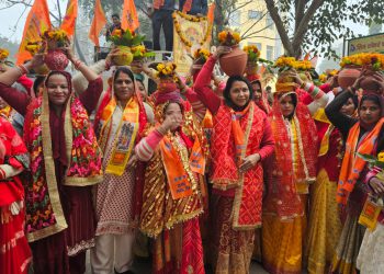 अयोध्या में श्रीराम प्राण प्रतिष्ठा से पहले ग्रेटर नोएडा में ढोल नगाड़ों के साथ निकाली गई कलश यात्रा