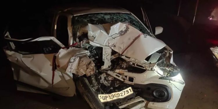 अलीगढ़: शादी में शामिल होने जा रहे थे…कार के उड़े परखच्चे, 4 की दर्दनाक मौत