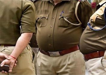 मारपीट की, मोबाइल छीना और… बंगाल से मथुरा दर्शन करने पहुंचे परिवार ने बयां की पुलिस की बर्बरता