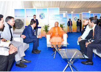 सीएम योगी का बड़ा फैसला, स्कूलों के लिए एक लाख इलेक्ट्रिक बसें लेगी यूपी सरकार