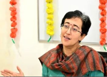 अरविंद केजरीवाल के बाद अब आतिशी के घर पहुंची क्राइम ब्रांच की टीम, विधायकों की खरीद-फरोख्त का है मामला