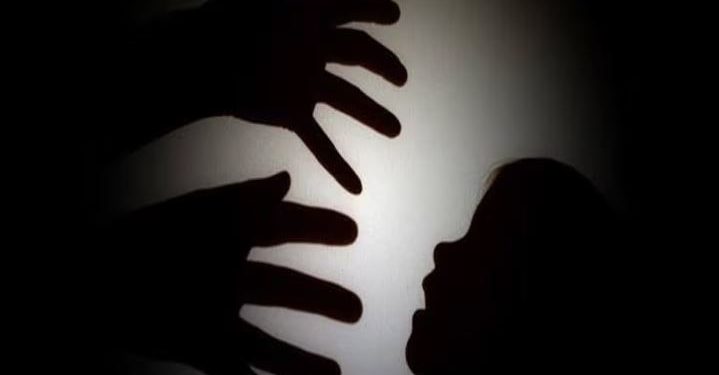 शादी में DJ देखने गई 7 साल की मासूम बच्ची से रेप, जंगल के किनारे बदहवास हालत में मिली