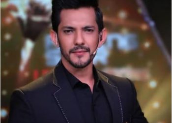 कॉन्सर्ट के दौरान आदित्य नारायण ने गुस्से में क्यों फेंका था फैन का फोन? इवेंट मैनेजर ने किया शॉकिंग खुलासा