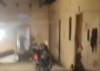 ग्रेटर नोएडा में बंद घर में मिलीं 4 लाशें, दरवाजा तोड़ अंदर घुसी पुलिस; कैसे हुई मौत?