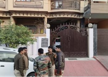 Lucknow: रिटायर्ड DSP ने खुद को मारी गोली, घर में लाइसेंसी रिवॉल्वर से उड़ाया