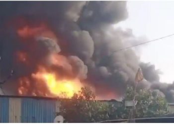 मेरठ के एक केमिकल फैक्ट्री में लगी भीषण आग, मौके पर पहुंची दमकल की गाड़ियां;