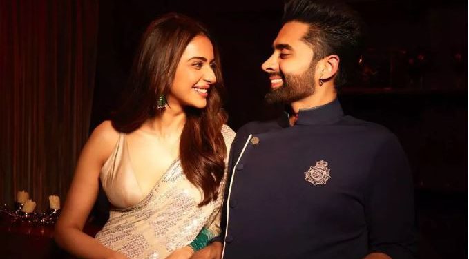 ढोल नाइट पर फैमिली के साथ जैकी के घर पहुंची रकुल प्रीत सिंह, वीडियो हुआ वायरल