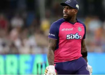 वेस्टइंडीज का धांसू बल्लेबाज बाल-बाल बचा, दक्षिण अफ्रीका में होटल के बाहर बंदूक दिखाकर बदमाशों ने लूटा