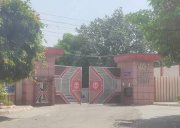 प्रयोगात्मक परीक्षा के दौरान एक छात्र ने लैब में चार छात्रों पर डाला कैमिकल, हॉस्पिटल में  भर्ती