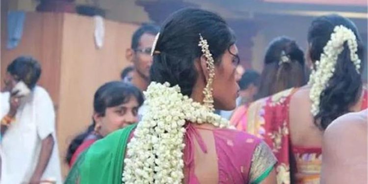 चप्पल चटवाई, बाल काटे फिर जबरन गाड़ी में ले गए…बलिया में किन्नरों से बदसलूकी का वीडियो वायरल