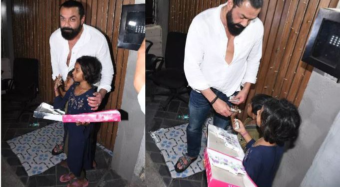Bobby Deol ने गरीब बच्चों को दिए 500 रुपये के नोट, फैंस बोले- ‘असली लॉर्ड बॉबी’