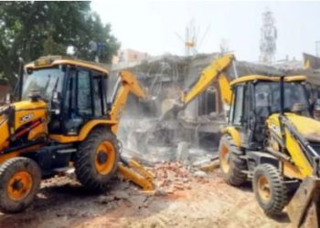 ग्रेटर नोएडा की अवैध कॉलोनियों में भी गरजे बुलडोजर, 100 करोड़ की 1.60 लाख वर्ग मीटर जमीन हुई अतिक्रमण मुक्त