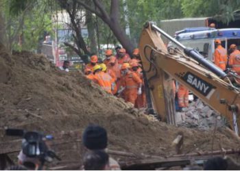 Delhi: 40 फीट गहरे बोरवेल में गिरे युवक की हुई मौत, तमाम कोशिशों के बाद भी नहीं बचाई जा सकी जान