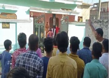 Maharajganj: सिर पर रॉड से मारा, चाकू से गला काटा… 2 बेटियों की हत्या कर मां ने की सुसाइड की कोशिश
