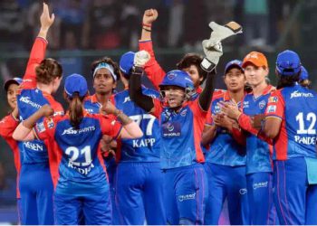 सांसें रोक देने वाले मैच में दिल्ली ने RCB को 1 रन से हराया, प्लेऑफ में बनाई जगह