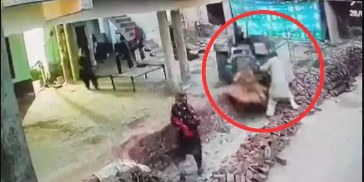 सहारनपुर में भाई ने भाई के ऊपर चढ़ा दिया ट्रैक्टर, सामने आया दिल दहलाने वाला Video