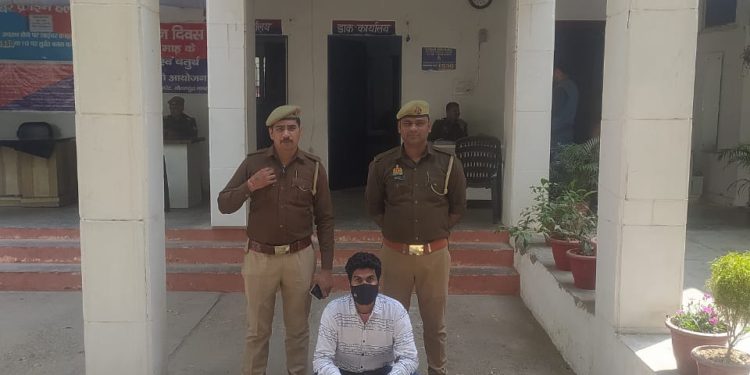 स्क्रैप माफिया रवि काना के लिए जबरन स्क्रैप का ठेका लेने वाला 25 हजार का इनामी गिरफ्तार