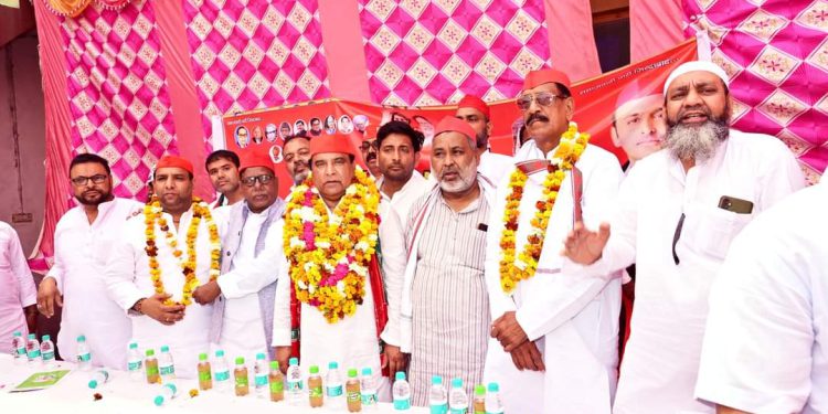 लोकसभा चुनाव – गठबंधन प्रत्याशी डॉ महेंद्र नागर ने किया जनसंपर्क