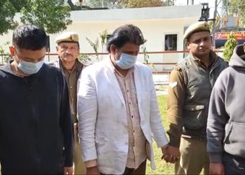 ऑनलाइन साइबर ठगी करने वाले दो विदेशियों के साथ तीन आरोपी गिरफ्तार