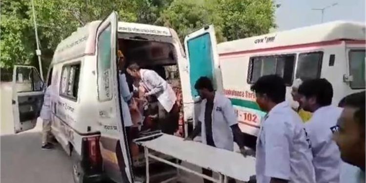 रामनवमी पर दर्दनाक हादसा, मंदिर दर्शन करने जा रहे ग्रामीणों की गाड़ी पलटी; तीन की मौत और 17 घायल