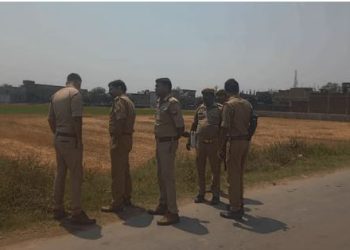 Deoria: दिन में लड़कियों पर एसिड फेंका, रात में हो गया एनकाउंटर… दोनों बदमाशों के पैर में लगी गोली