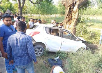 सहारनपुर में दर्दनाक सड़क हादसा, पेड़ से टकराई तेज रफ्तार कार; बच्चे समेत 4 लोगों की मौत