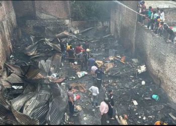 देहरादून में एक साथ कई पेट्रोमेक्स सिलेंडर हुए ब्लास्ट, लगी भीषण आग; 70 लोगों को रेस्क्यू कर निकाला गया बाहर