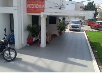 बरेली के रियल एस्टेट कारोबारी के ठिकानों पर आयकर के छापे, लखनऊ व उत्तराखंड के काशीपुर स्थित आवास पर मिला ताला