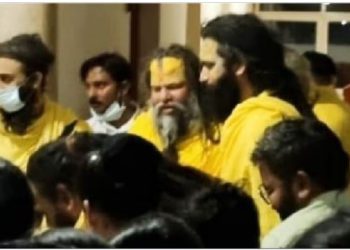 वृंदावन में प्रेमानंद महाराज की बिगड़ी तबीयत, अस्पताल में कराया गया भर्ती