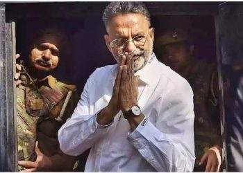 UP Police के सिपाही ने माफिया की मौत पर किया पोस्ट- ‘मुख्तार अंसारी साहब…’, SP ने ले लिया एक्शन