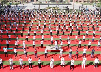 अंतर्राष्ट्रीय योग दिवस पर शारदा विश्वविद्यालय में योगोत्सव का हुआ आयोजन