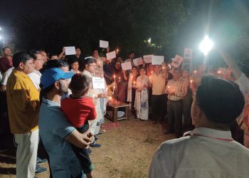 आरोपी की गिरफ्तारी न होने से नाराज परिजनों ने घंटा चौक पर किया हंगामा, पुलिस के खिलाफ की नारेबाजी